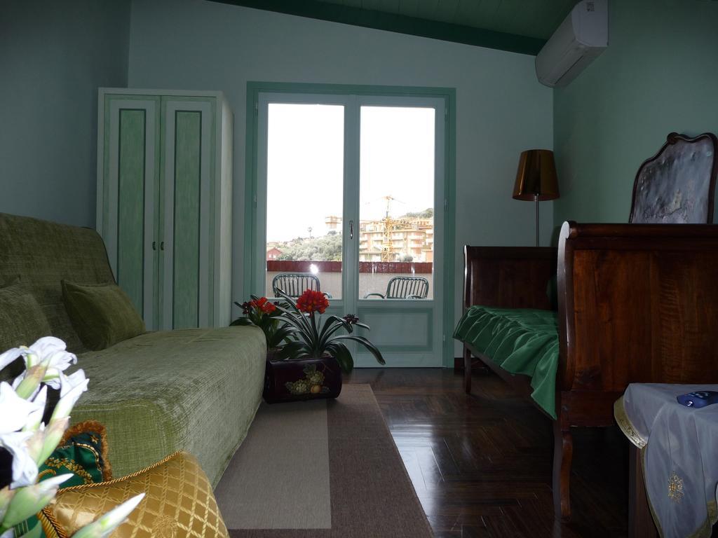 Ca Dei Conti Villa San Bartolomeo Al Mare Ruang foto